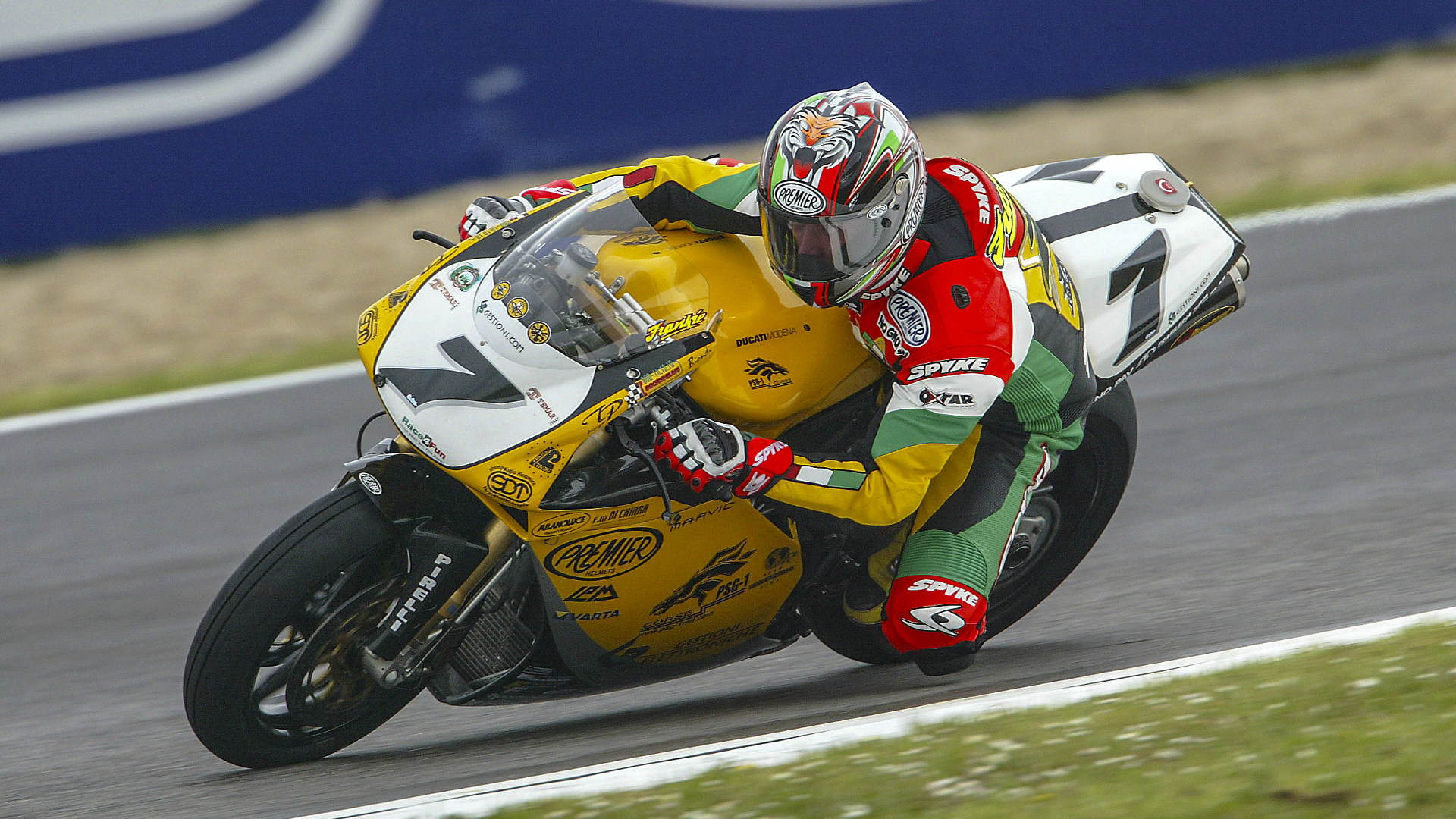 http://photos.worldsbk.com/2015/06/16/Chili2004.jpg