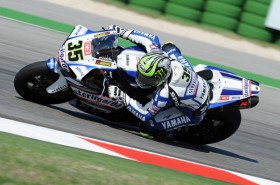 Crutchlow kämpft in zweitem heißen Rennen hart