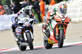Max vor Toseland und Crutchlow