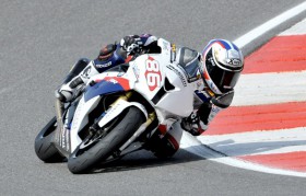 Ayrton legt erste Bestzeit vor