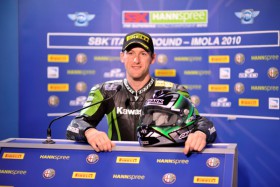 Kawasaki-Fahrer Sykes auf einem Hoch