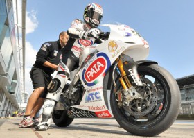 PATA Racing Aprilia nimmt mit Noriyuki Haga Form an