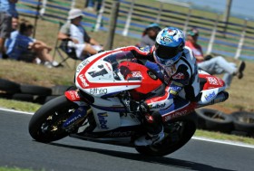 Checa führt auf Phillip Island
