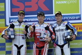 Rea und Haga mit Siegen am Nürburgring