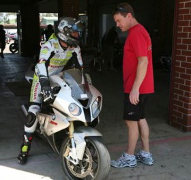 Pitt und Resch probieren die S1000RR in Australien
