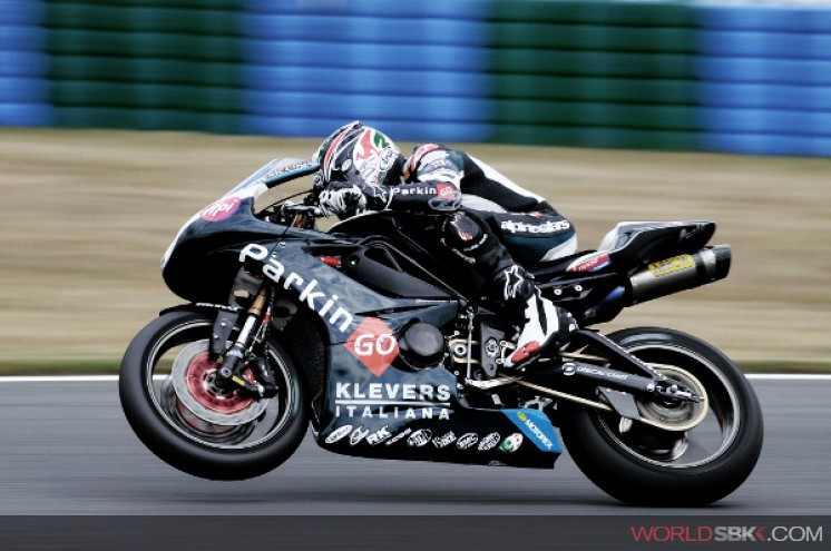 Triumph stellt Rennpläne 2010 vor