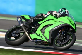 Kawasaki Superstock-Bikes in Magny Cours getestet