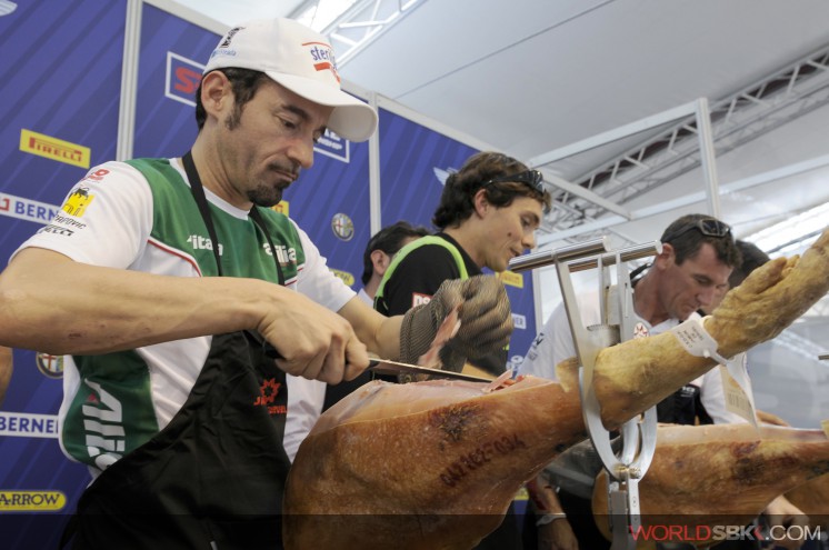 Max Biaggi cooking