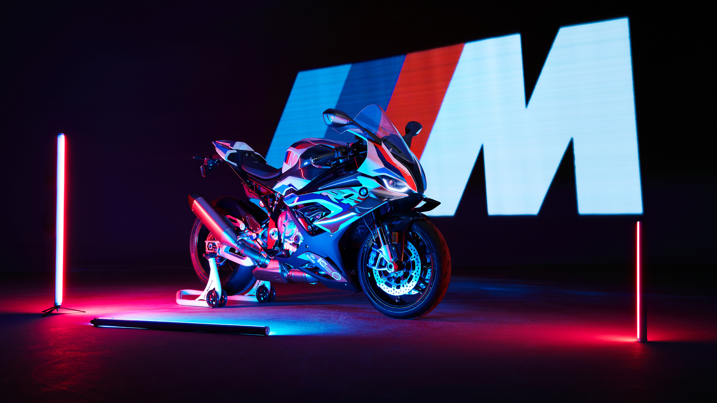 https://photos.worldsbk.com/2020/09/23/P90398260_highRes_the-new-bmw-m-1000-r.jpg