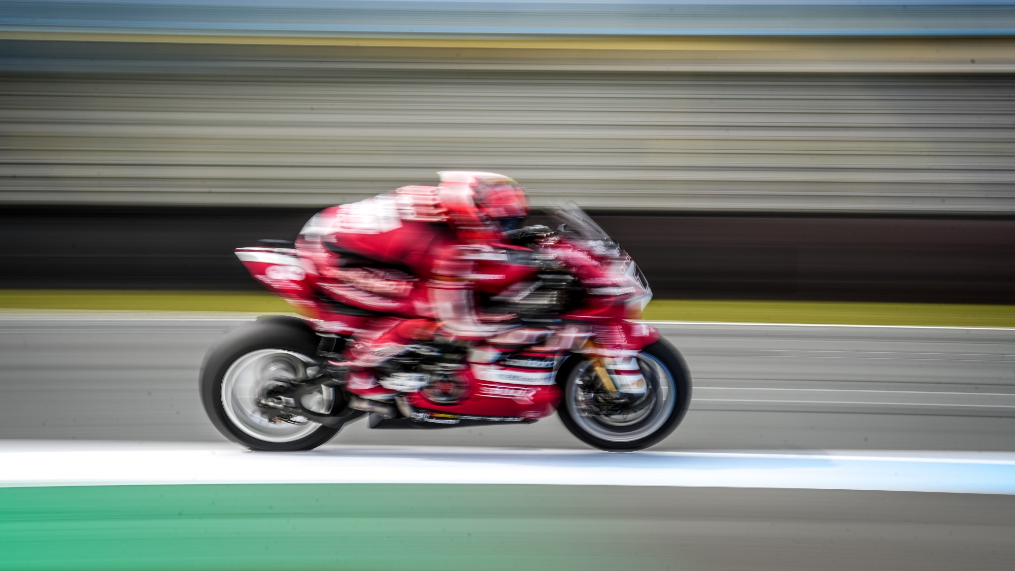 FASTEST ON FRIDAY: Bulega heads WorldSBK running ahead of Baldassarri, Petrucci and Vierge in the top five