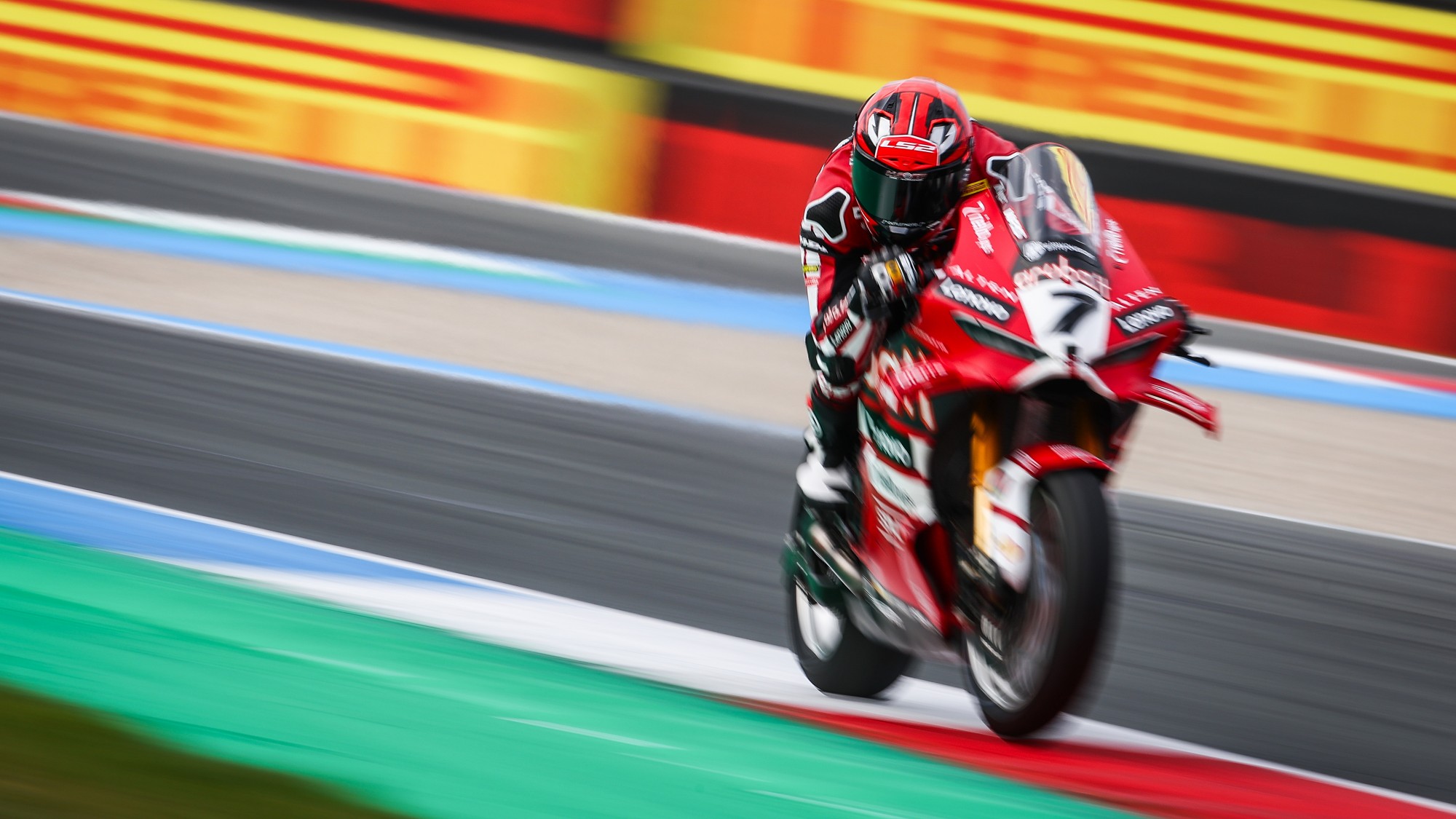 Lecuona beats Alex Lowes and Bautista in red-flagged WorldSBK FP3, Bulega P5