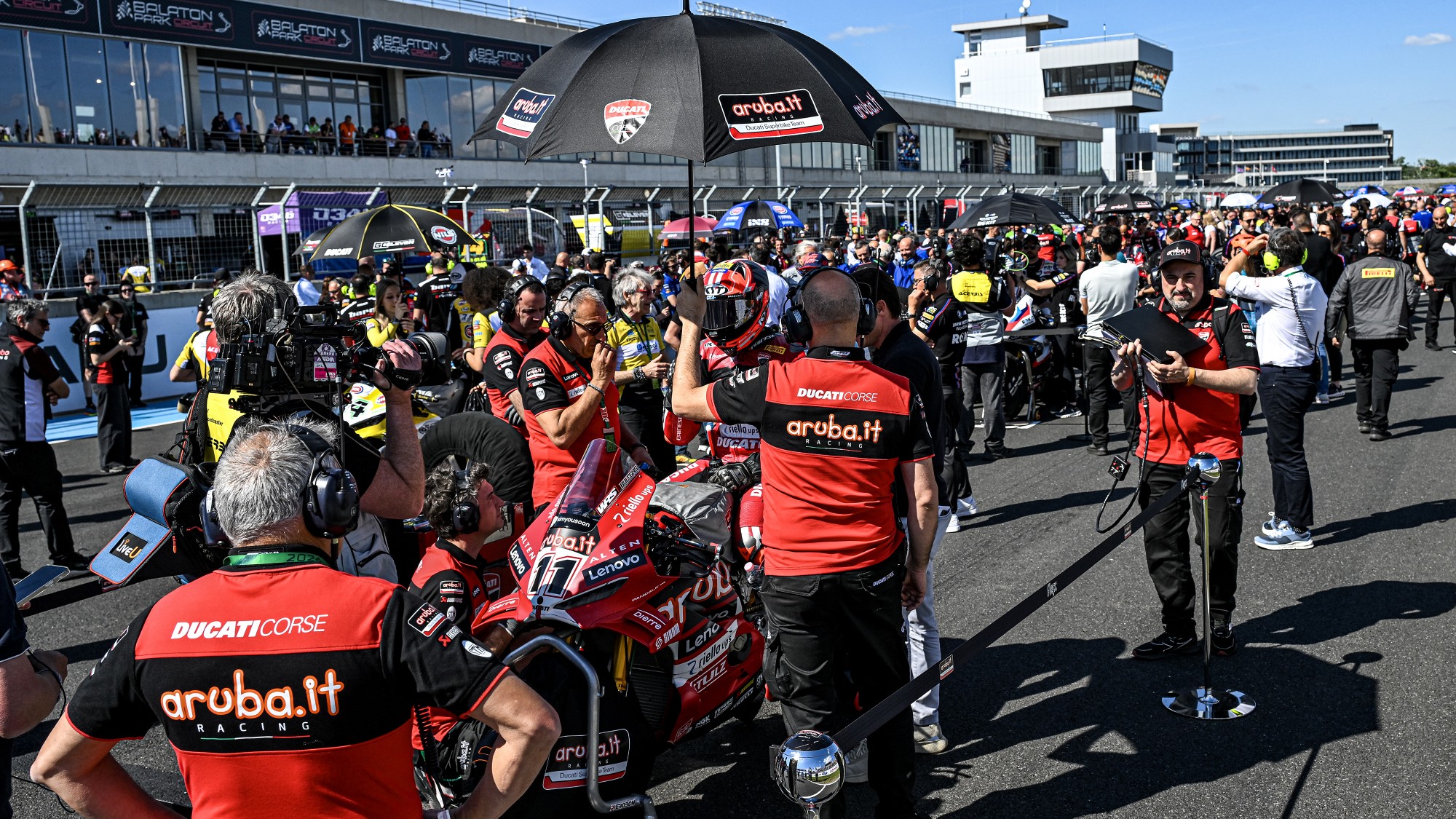FULL RACE 2 GRID: The dramatic final race of the Hungarian weekend is locked and loaded